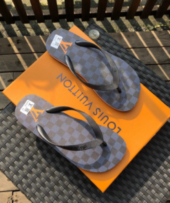 LV | Limited Edition Flip-Flops LYA04042536