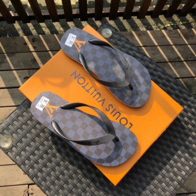 LV | Limited Edition Flip-Flops LYA04042536
