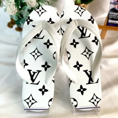 LV | Limited Edition White Flip-Flops LYA04042599