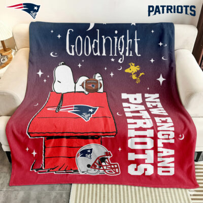 New England Patriots | Premium NFL Snoopy Fan Blanket - 60 x 80inch